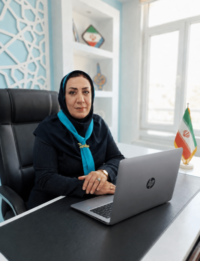 سرکارخانم فرزانه بیژنی،آموزگار پایه ششم دبستان لقمان حکیم اصفهان