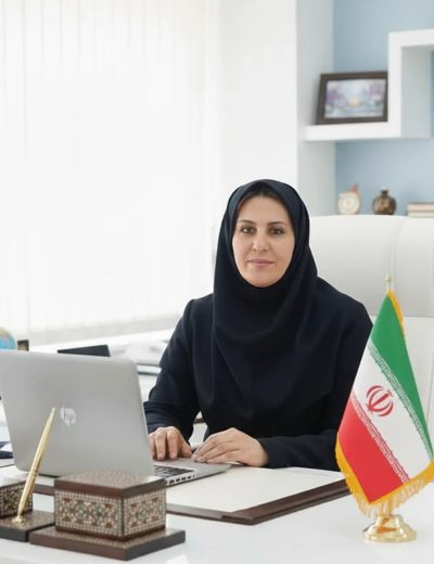 سرکارخانم پروانه نجفی،معاون مالی،لقمان حکیم اصفهان