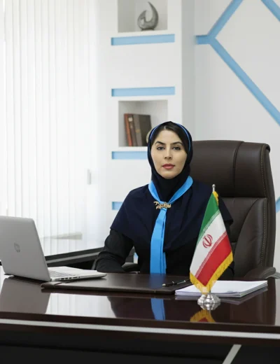 سرکارخانم نسترن رستمی،آموزگار پایه چهارم و پنجم دبستان لقمان حکیم اصفهان